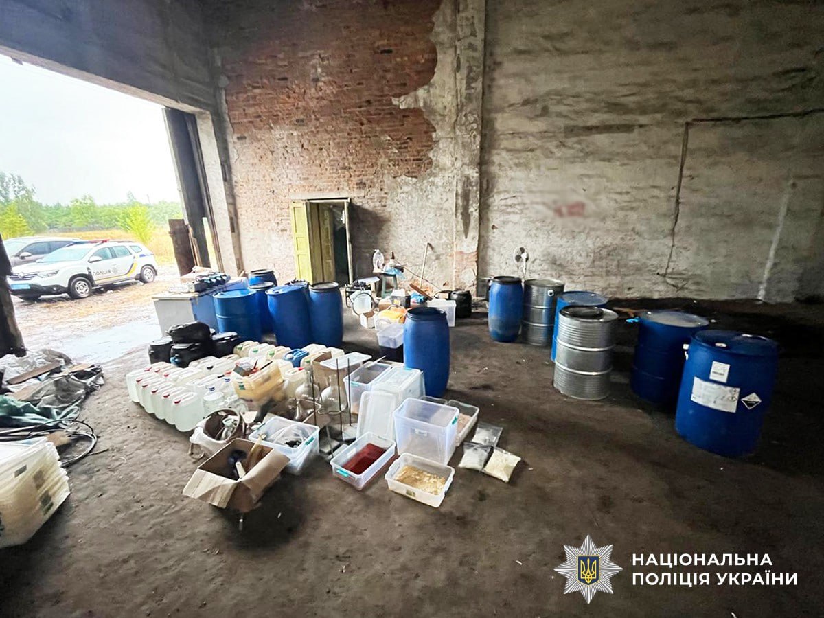 Drug Laboratory on a Farm: Couple from Kryvyi Rih Arrested in Zhytomyr Region