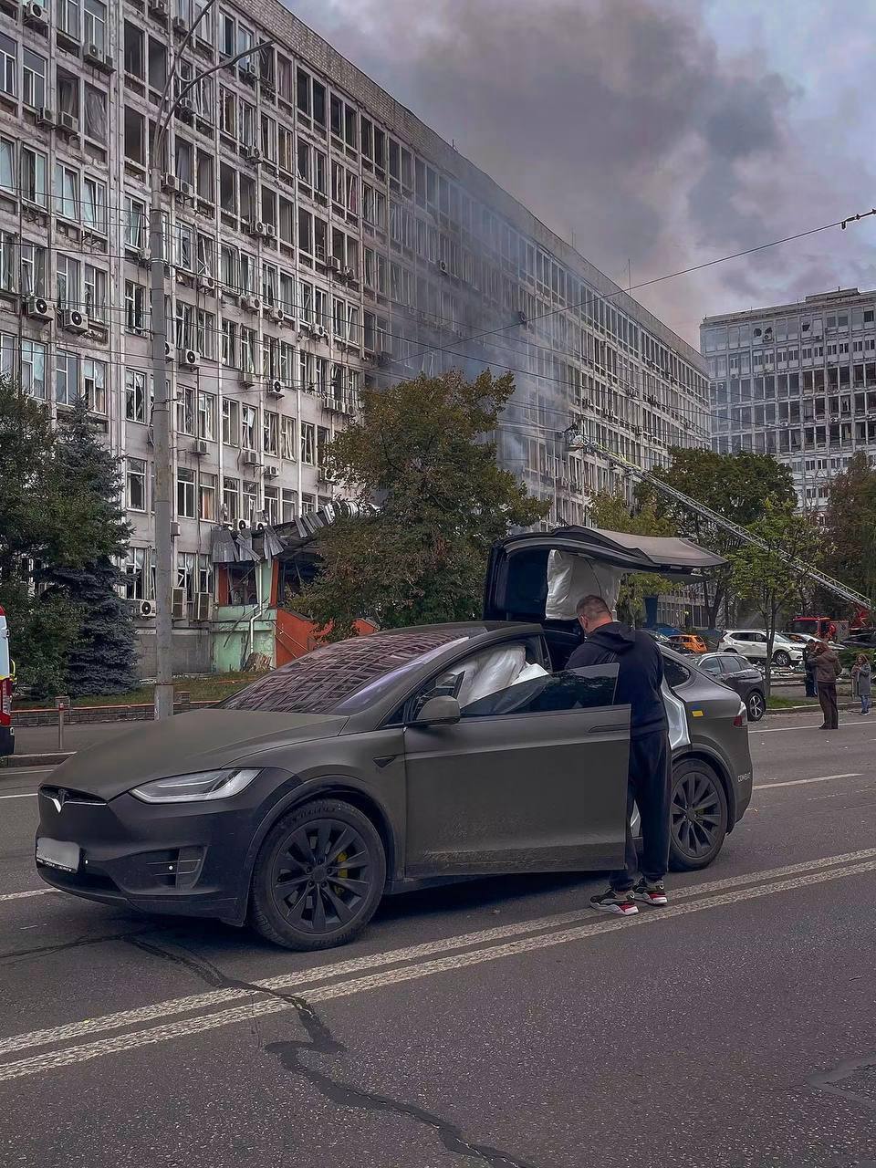 Вибухи у Києві: Tesla активувала подушки безпеки