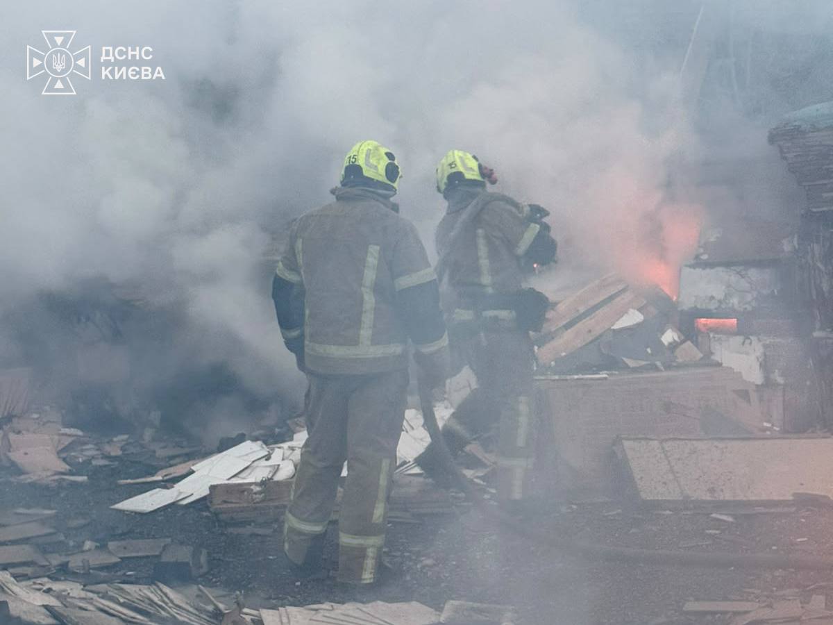 Пожежа в Голосіївському районі Києва: наслідки ворожої атаки