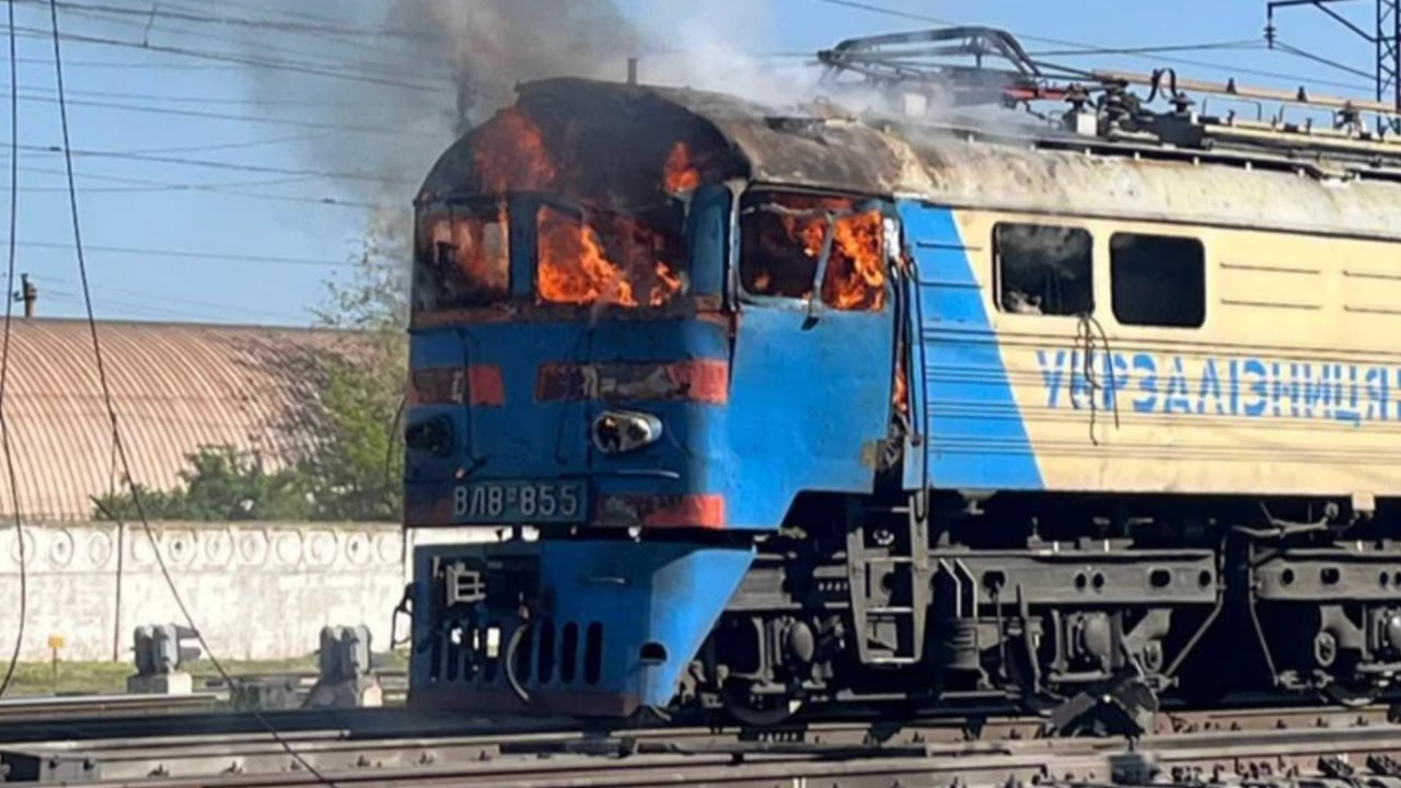 Ukraine on the brink of exhausting locomotive reserves due to Russian strikes on railways