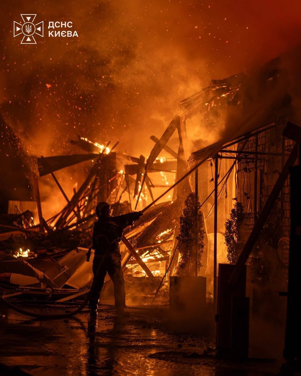 Нічна атака дронів у Києві: загинув чоловік