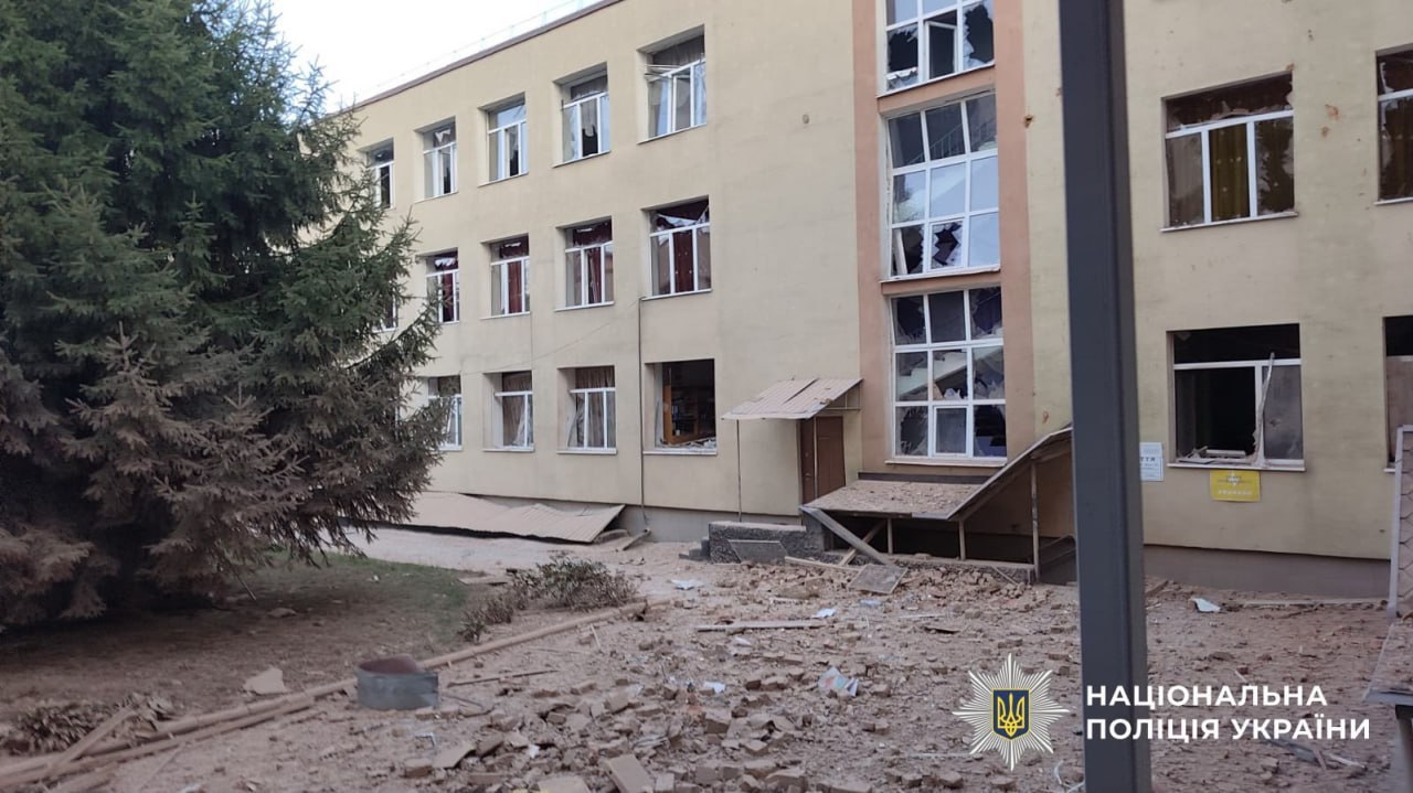 Авіаудар по школі в Сумах: двоє загиблих, шестеро поранених